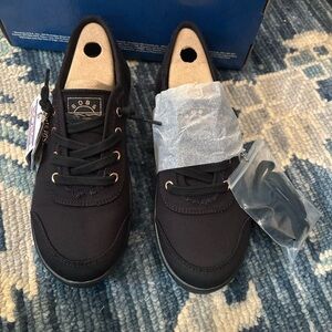 Skechers Black Sneakers with Minimalist Design